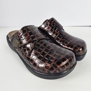 Ingaro “LaGrange” Brown Faux-Croc Slip-On Clog / Nurse Comfort Shoe Size 8M